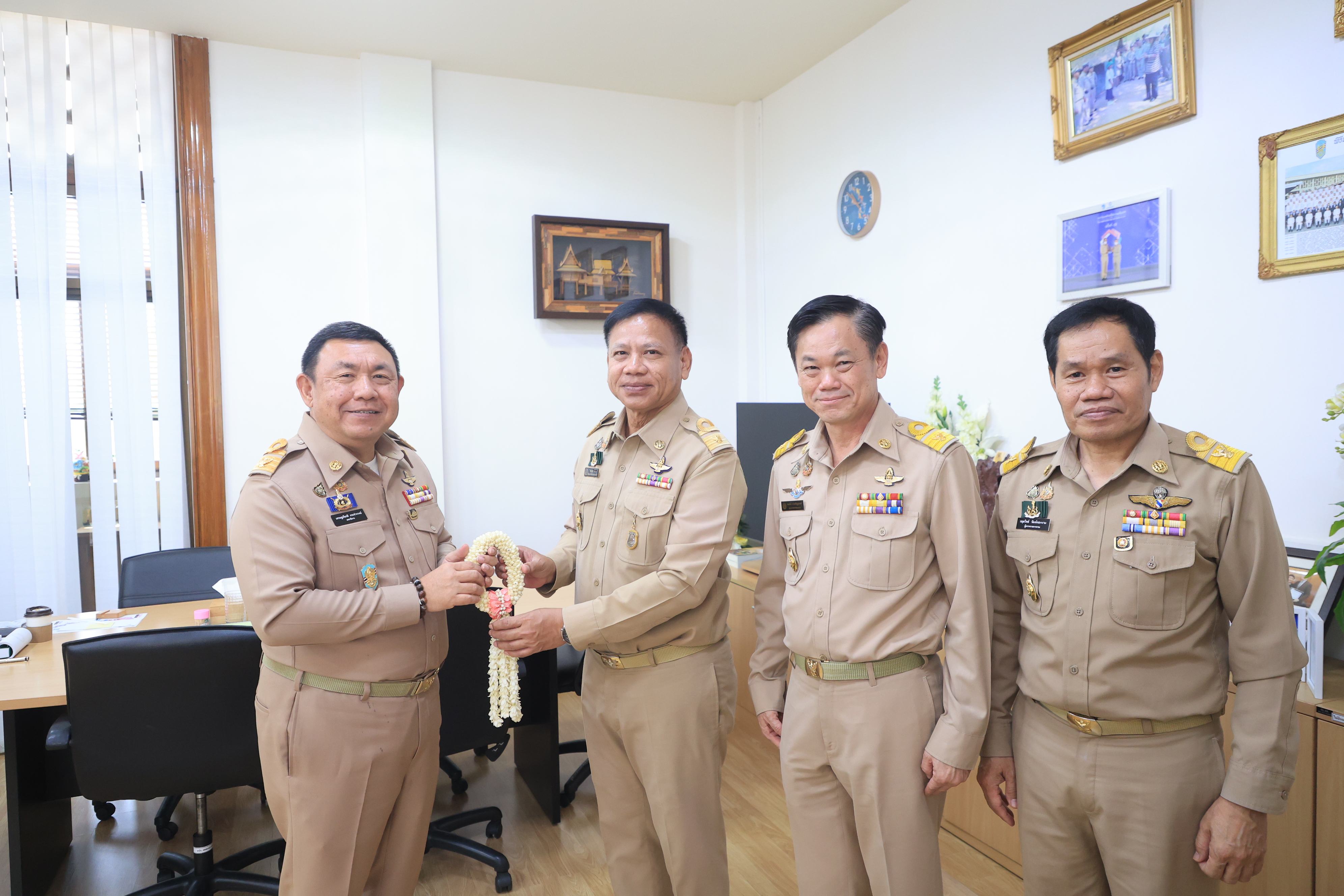 title - ผู้ตรวจราชการกรม ส.ป.ก. สักการะสิ่งศักดิ์สิทธิ์และรายงานตัวเนื่องในโอกาสเข้ารับตำแหน่งใหม่